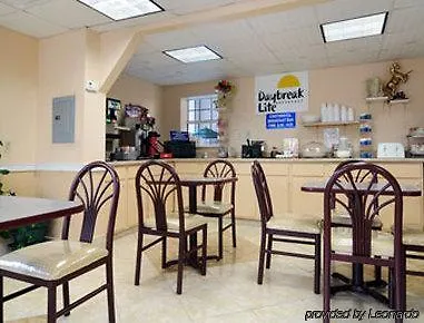 Days Inn By Wyndham Waycross 